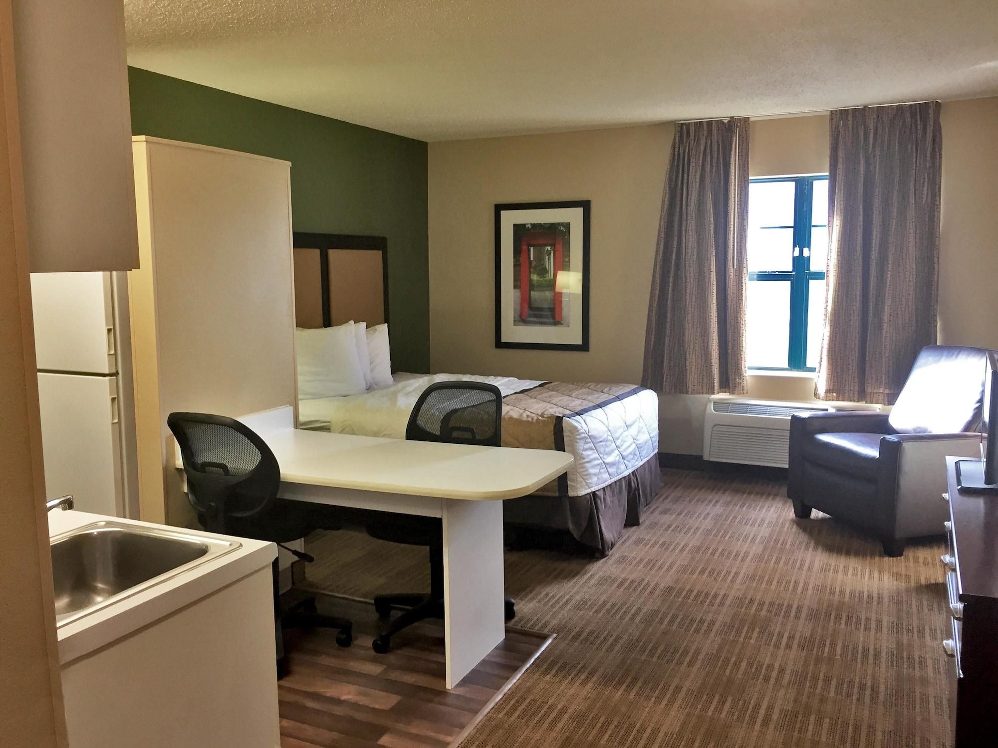 Suburban Studios Auburn Hills - Detroit Екстер'єр фото