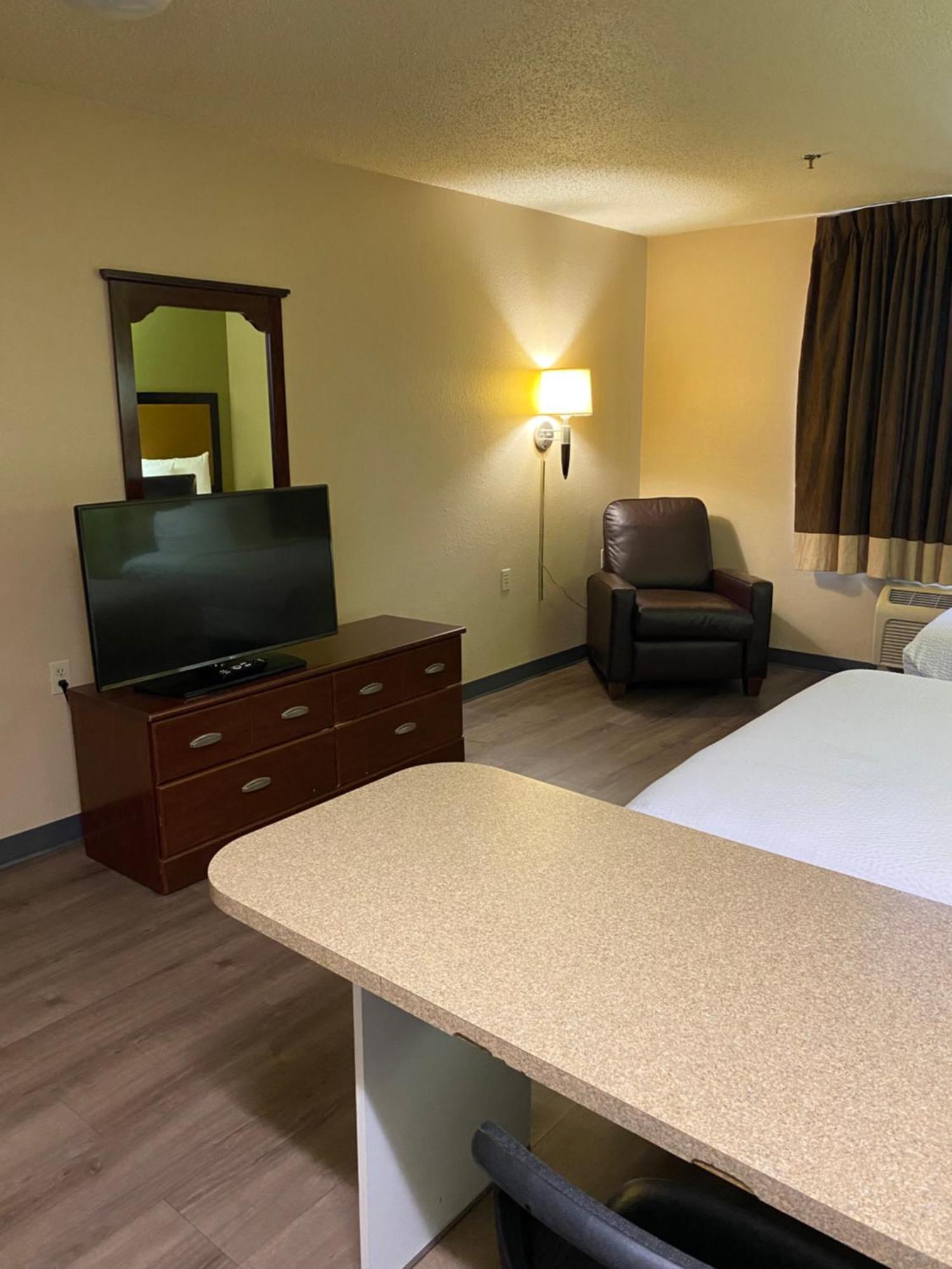 Suburban Studios Auburn Hills - Detroit Екстер'єр фото