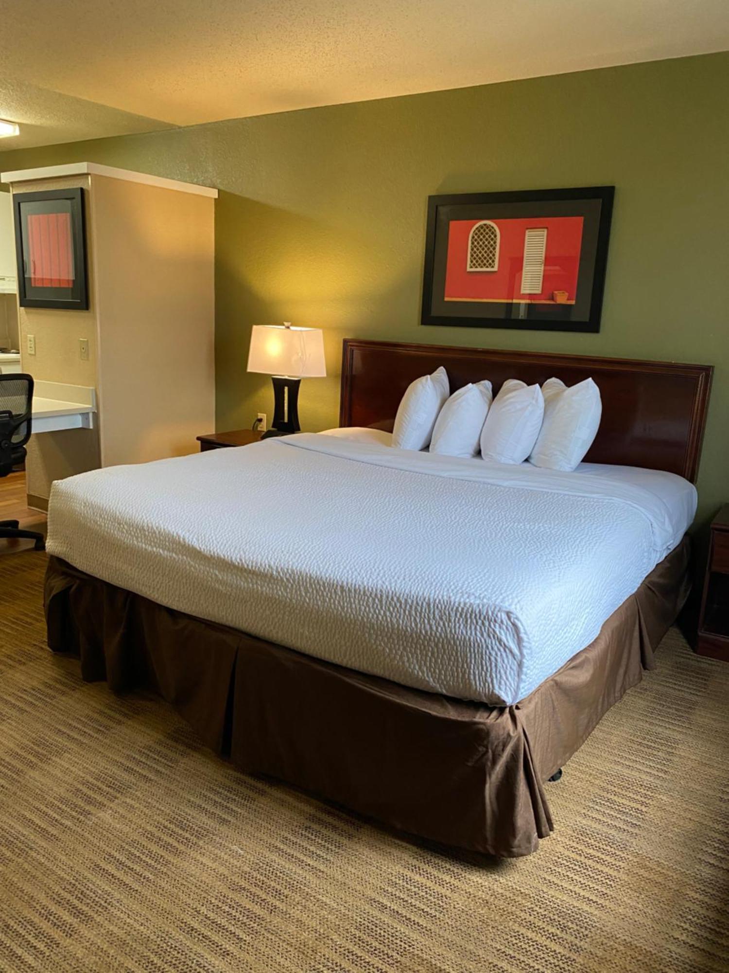 Suburban Studios Auburn Hills - Detroit Екстер'єр фото