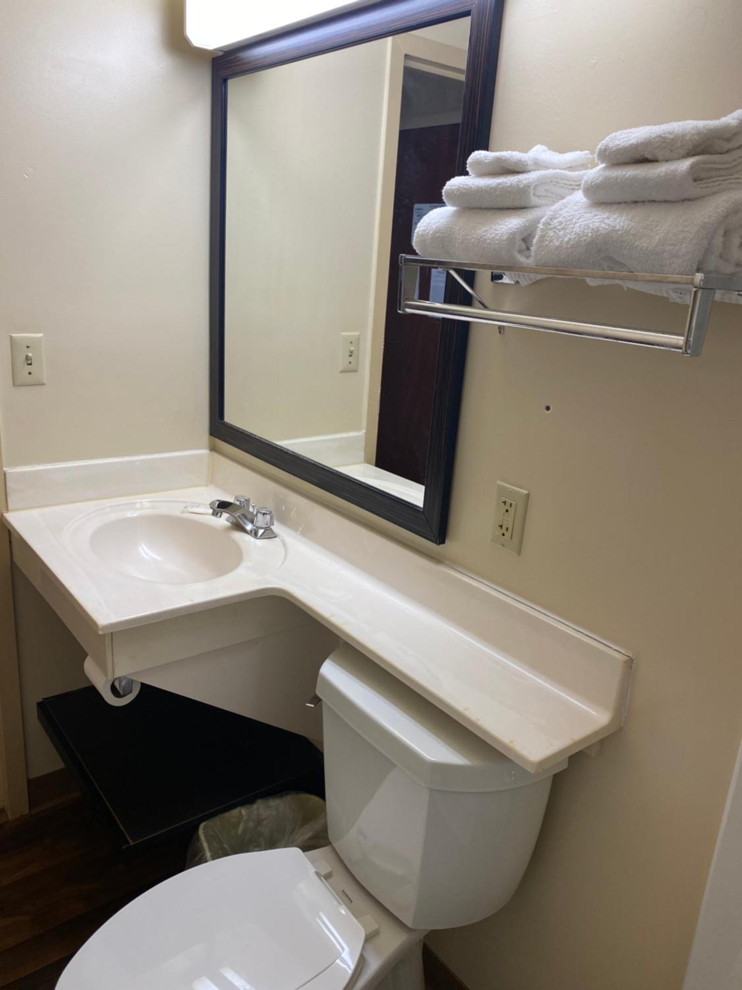 Suburban Studios Auburn Hills - Detroit Екстер'єр фото