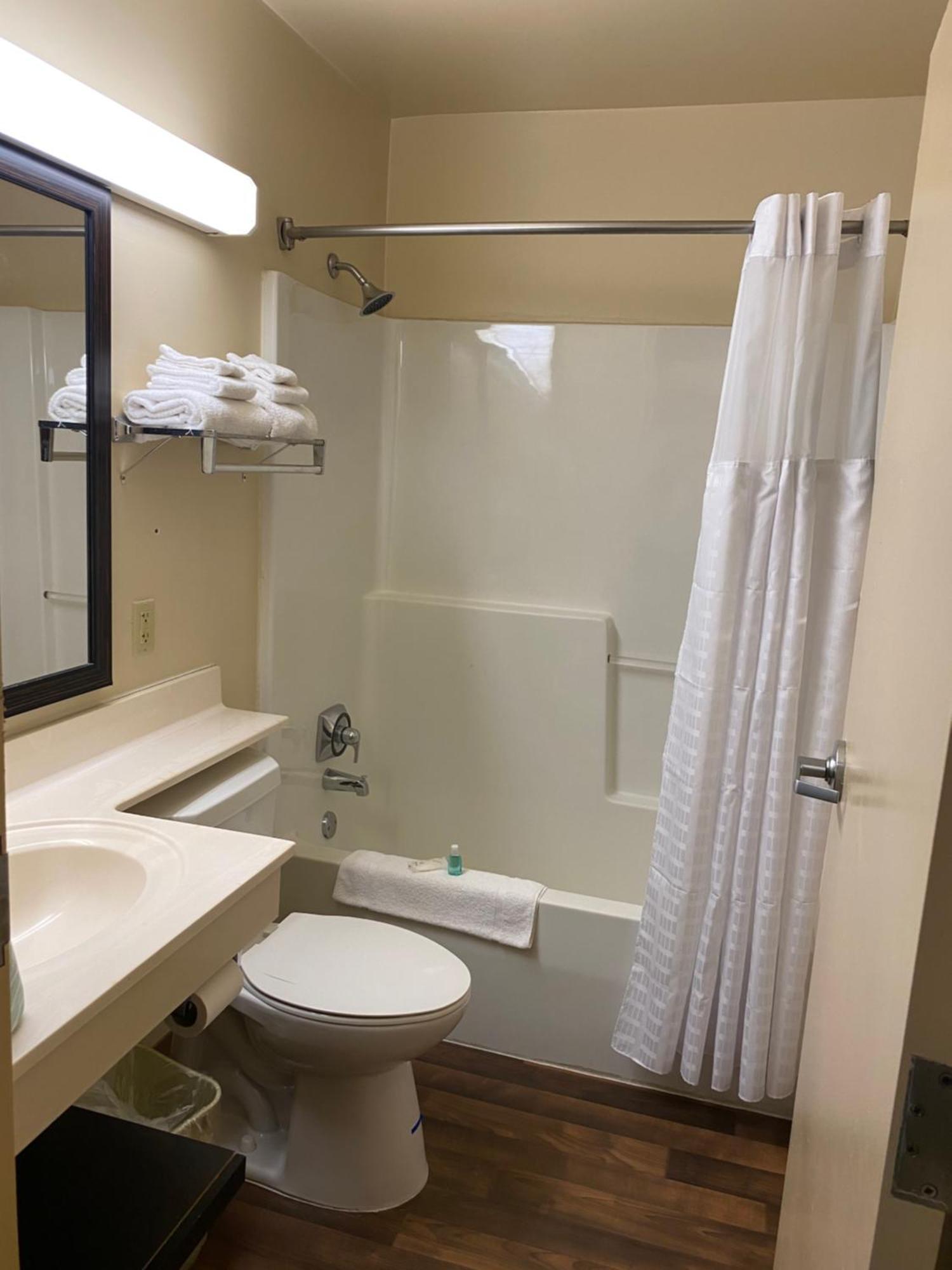 Suburban Studios Auburn Hills - Detroit Екстер'єр фото