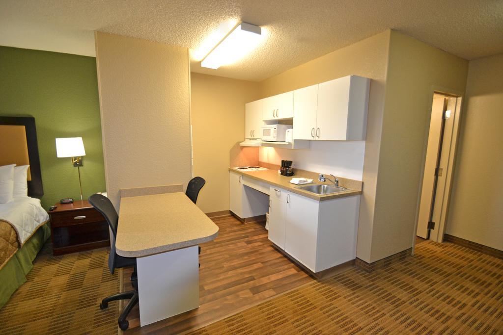 Suburban Studios Auburn Hills - Detroit Екстер'єр фото